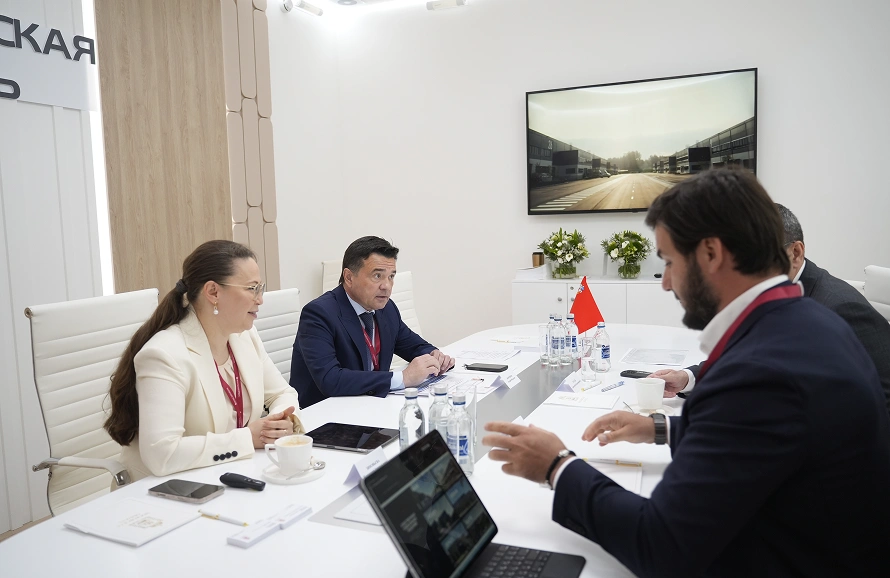 Андрей Воробьев на полях ПМЭФ обсудил с инвесторами развитие Light Industrial в Подмосковье